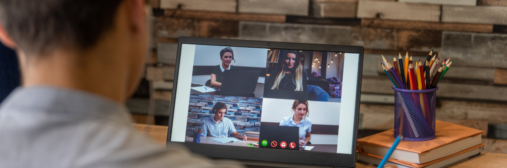 Online training where employees are learning about soft skills in the age of AI